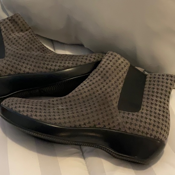 Dansko black/ gray low boot size 38 - Picture 2 of 4